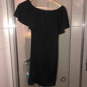  - Bra skick knappt använt, frakt ingår. Storlek S men är som en XS