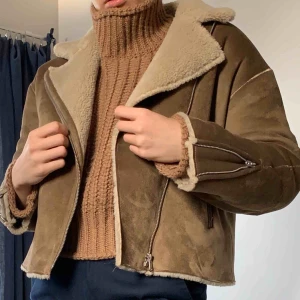  - Mysig jacka från Zara i storlek L. Använd en gång. 