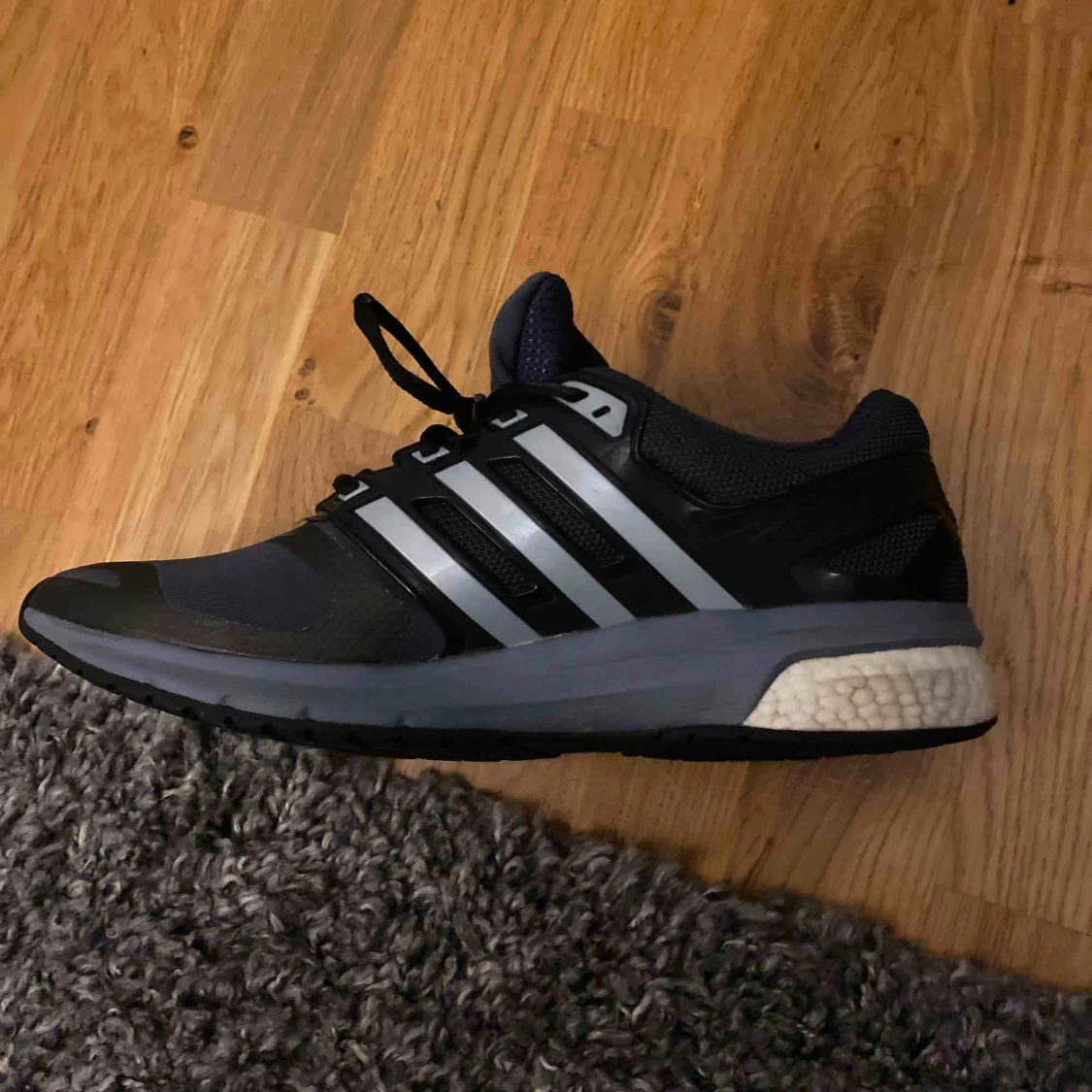 Adidas träningsskor  - 91