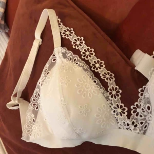  - Bralette från hm, aldrig använd!! 