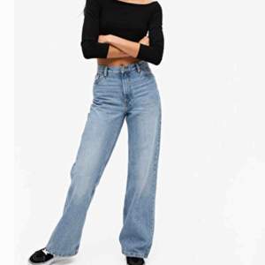 Två par jeans från Monki i modellen Yoko. 200kr/st eller båda för 500kr. Köparen står för frakten! 