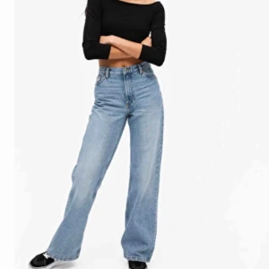  - Två par jeans från Monki i modellen Yoko. 200kr/st eller båda för 500kr. Köparen står för frakten! 