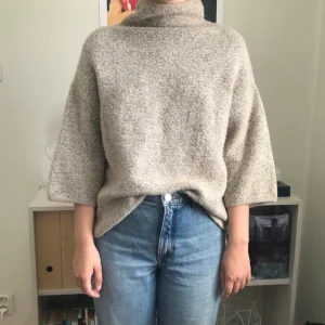  - Beige, stickad polotröja från Zara, storlek S. pris + frakt, som köparen står för