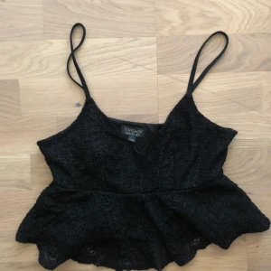  - Supergullig top från topshop i storlek 38.