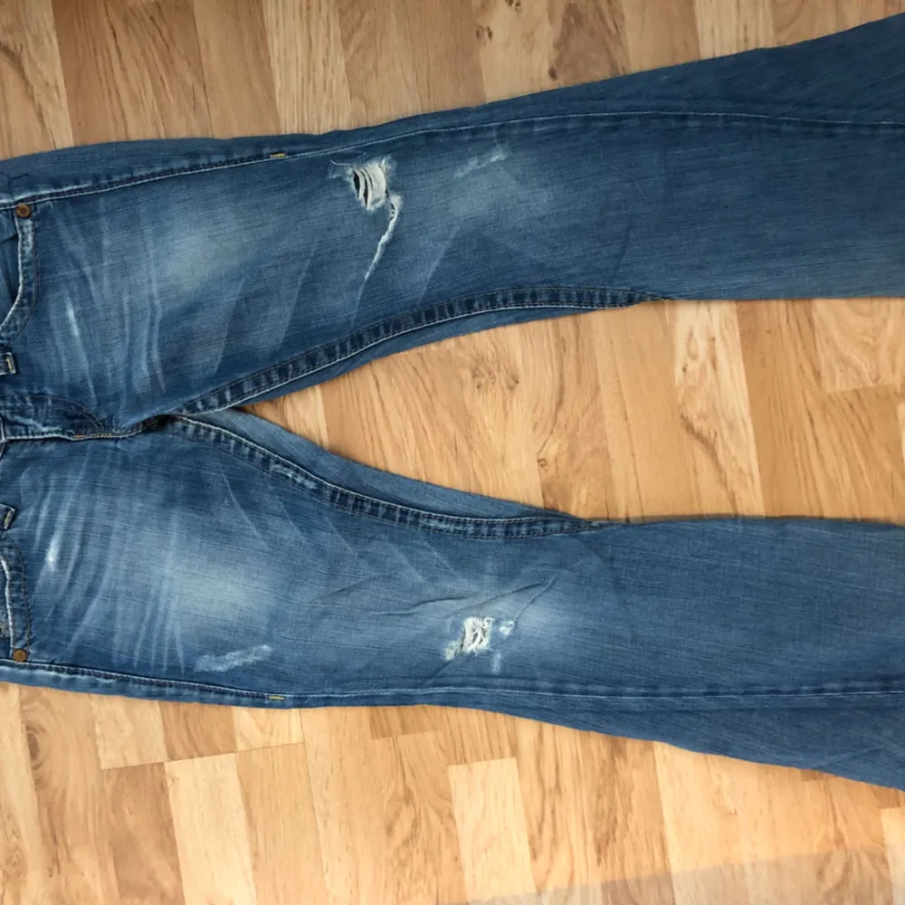 True religion, bootcut, low waist, 30tum och 34 längd. Är dock som 28-29 enligt mig! . Jeans & Byxor.
