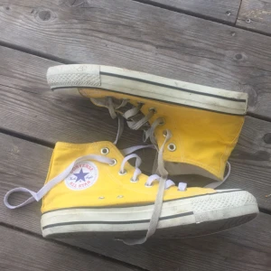  - Gula Vintage original Converse 🌻 skitsnygga, säljer pga förstora 💛 köpare står för frakt! 