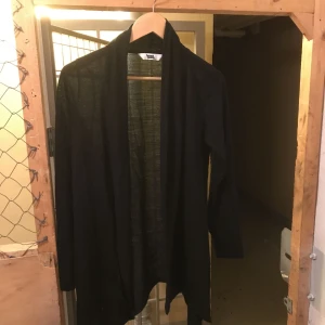  - Svart kofta 