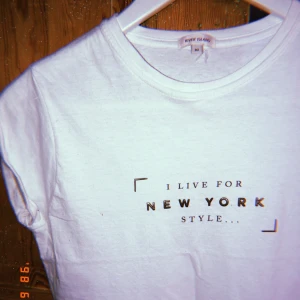  - Laidback T-shirt med fint tryck på från river island🍬