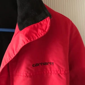  -  Red Carhartt jacket size small. Meet up in Göteborg or buyer pays shipping