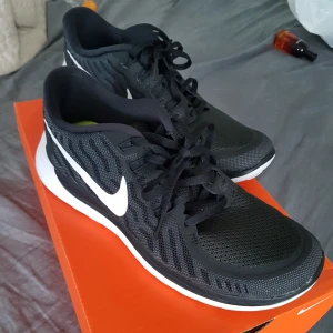  - Helt oanvända Nike free 5.0  Köparen står för frakten. 