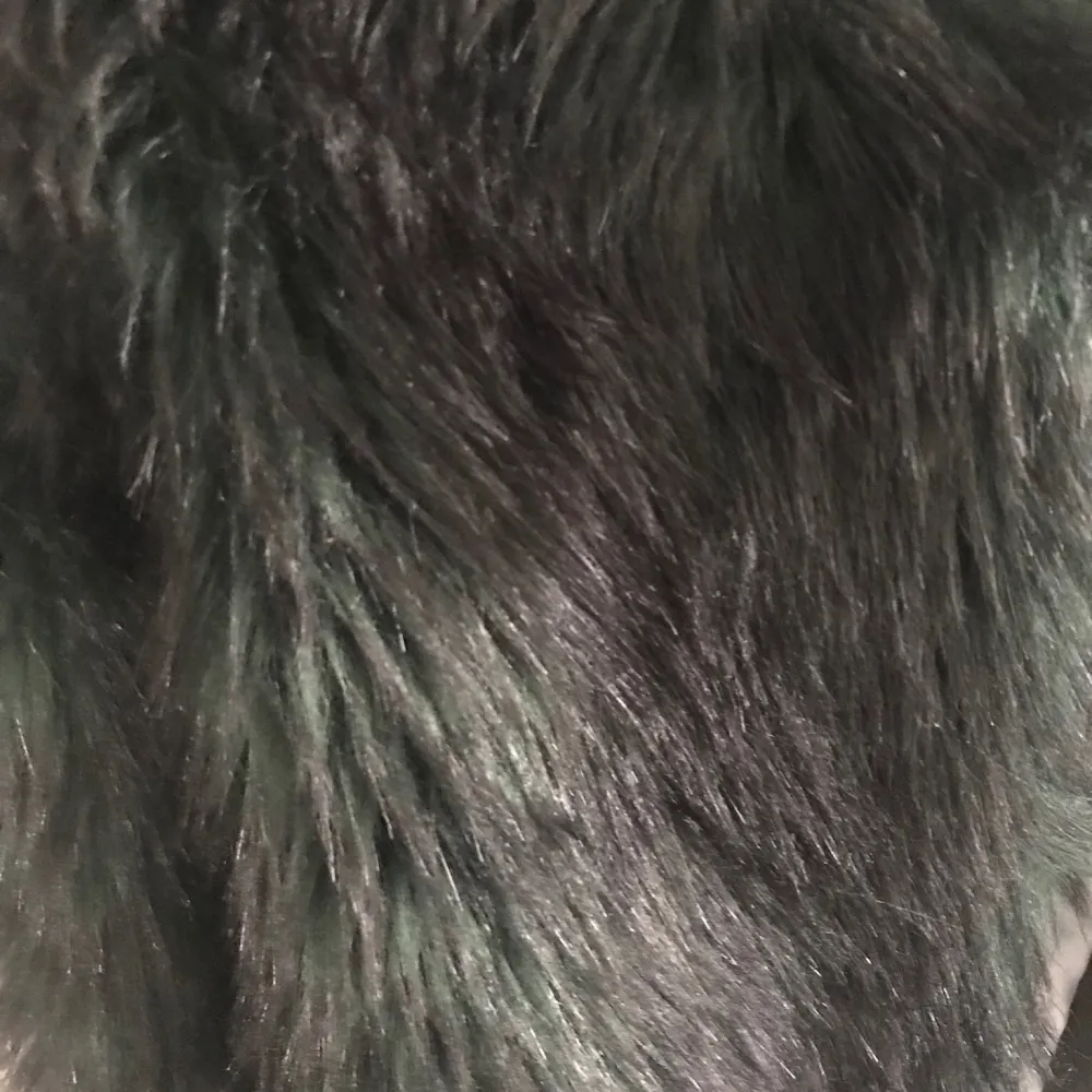 Green faux fur in excellent condition . Jackor.