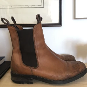  - Läder skor 38, från novita  Behöver klackas om