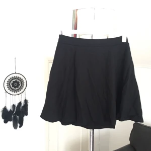  - Vippig kjol som inte används. Frakt tillkommer (45kr)