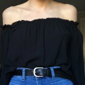  - Off shoulder topp från Brandy Melville!