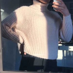  - Jätte söt ljusrosa stickad tröja från Gina! Fint skick! Kan mötas upp i uppsala annars står köpare för frakt💞💓💗💕💘