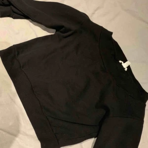  - Svart off shoulder 