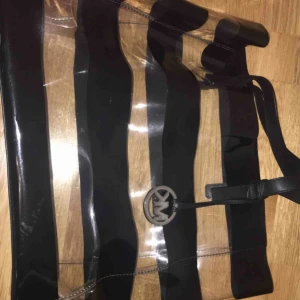  - Säljer äkta MK väska  Använd flera gånger  Skriv för mer info