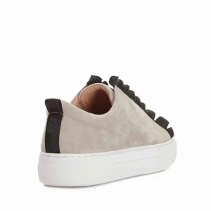  - K.Cobler sneakers i grå mocka  i storlek 38 mer som 39)  Inköpta för 999 :- säljer för 500 (fint skick, använda få gånger)   Kan gå ner i pris vid snabb affär.