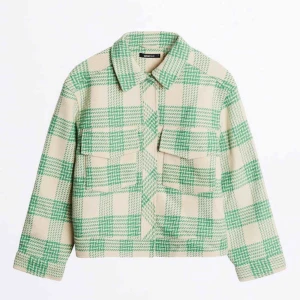  - Säljer denna jacka från GinaTricot som är superfin men inte min stil längre!!!!!!❤️❤️ hör av er för frågor