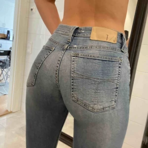  - Skitsnygga jeans från Tiger Of Sweden! Nypris ca 1200. Sparsamt använda.  Senaste budet: 100 Kr + Frakt 63kr.