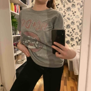  - Skitsnygg 🤩 Knappt använd då de ej är riktigt min stil. Köpare står för frakt 💖