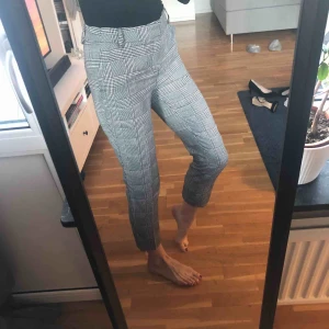  - Fina, sitter snyggt och passar till det mesta. Inser nu att jag kanske borde behålla dessa... om ingen vill ha dem så gör det inget 😏