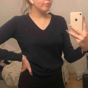  - Jättefin tröja från gant köptes 2 år sedan för ca 900kr. Bra skick och är inte använd många gånger alls. Köparen står för frakt💓