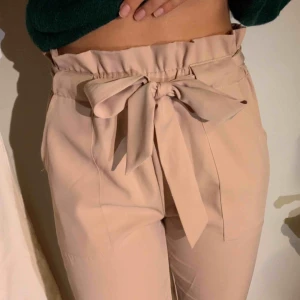  - FRAKT INGÅR! Snygga, sköna byxor med rosett 🎀 🎀🎀