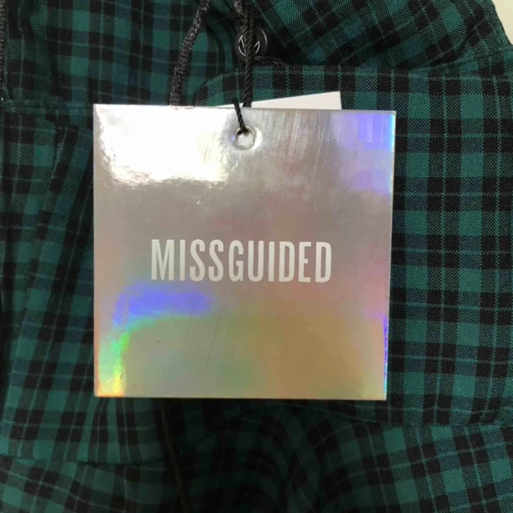 Superfin klänning från Missguided. Helt oanvänd (lappen finns kvar), säljer då den är för liten. Köpare står för frakt :). Klänningar.