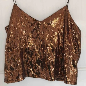  - Glittrigt linne från weekday🌺 köpare står för frakt men kan även mötas upp i centrala Stockholm💕