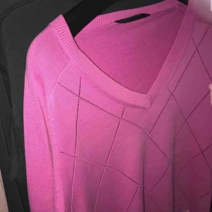  - Fin tröja.  Långärmad peak preformance