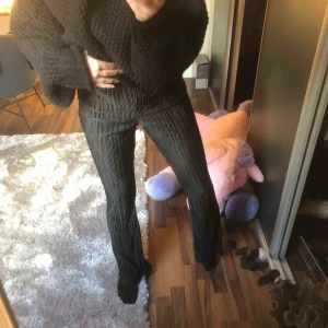  - Super snygga byxor från Nelly, super sköna och festliga!!!