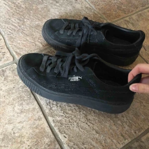  - Lite glittriga och jättefint skick! Kan frakta för 63kr. 