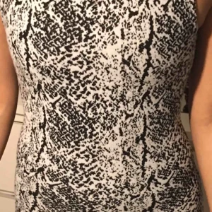  - Klänning med djup rygg nyskick