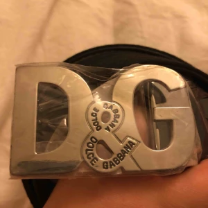  - 100cm - 58cm  Det är 100cm till närmsta/första hålet och det är 58cm till det yttersta hålet