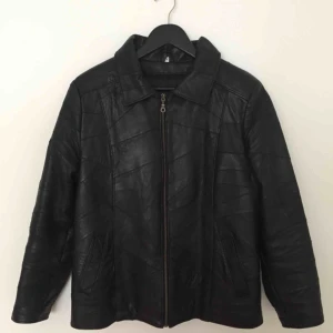  - Skinnjacka vintage. 