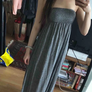  - Långklänning sparsamt använd. 