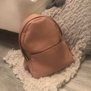  - Rosa ryggsäck, i bra skick, rymlig och bra