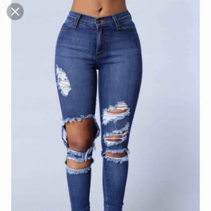  - Slitna jeans från Fashion Nova. Använda några gånger men är i bra skick. Säljer pga att de är för små för mig