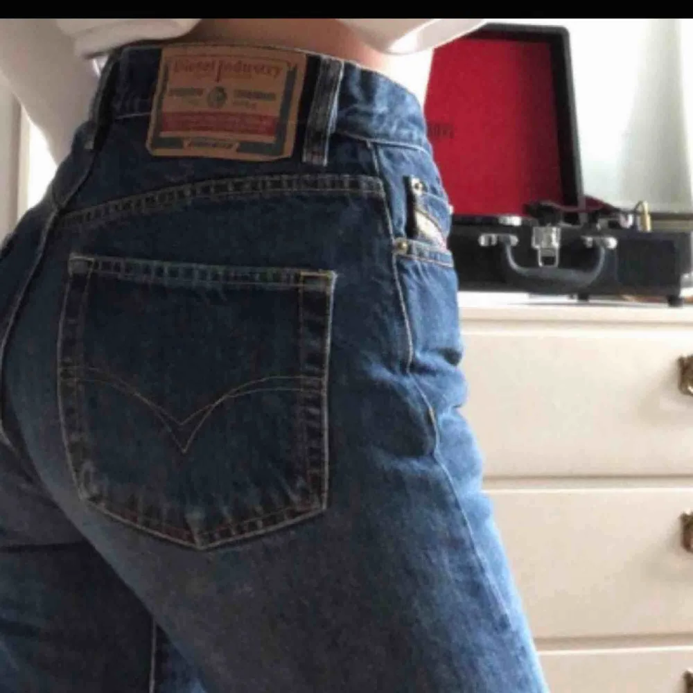 Diesel jeans med raka ben, köpta här på Plick men dem var inte riktigt min stil:) Dem två sista bilderna är från förra säljaren. frakt tillkommer. Jeans & Byxor.
