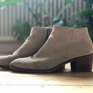  - Skor från Vagabond i storlek 39.  Inköpspris: 1099kr