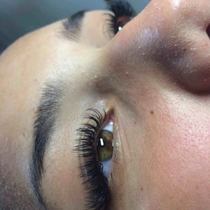  - 💜Hisingen, Wieselgrensplatsen! Instagram: lashesbynattis_ (priser finns även där)  Priser om man ej har tillgång till instagram: Singelfransar: 550kr Volymfransar: 700kr (Mega)volymfransar: 900kr —————— Priser för påfyllning är bara att fråga om!