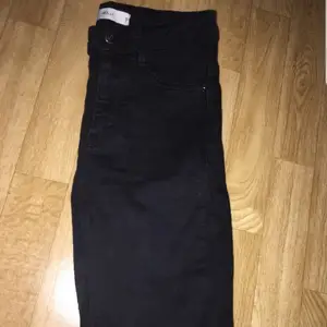 Gina tricot jeans Storlek 36  Avklippta passar de som är 160 sm långa  