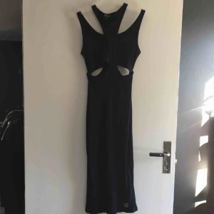  - Superfin klänning med två små lollipops/klubbor längst ner! Köptes när jag var i USA, men har aldrig använt den.  Möts upp i Växjö eller fraktar, köparen får stå för frakten isåfall.