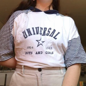  - Säljer denna tshirt med luva! Köpt på humana 💙