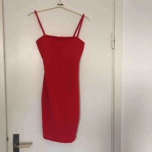  - Klänning från Nelly, endast använd en gång 