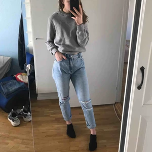  - Asss snygga mom jeans från monki , jag är st S i vanliga fall dem sitter som en smäck! 