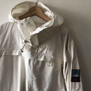  - Vintage Helly Hansen fjäll anorak från 80-talet. Trevligt skick. Kan hämtas i Uppsala eller skickas mot fraktkostnad 