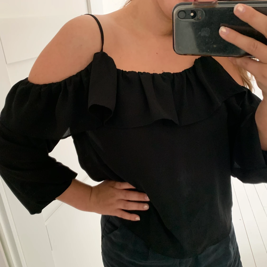 Söt blus med bara axlar