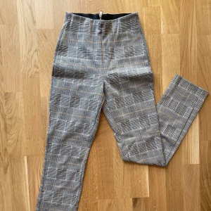 Formal Leggins - Formal Leggins! De passar inte mig längre :( Frakt inkluderat i priset!